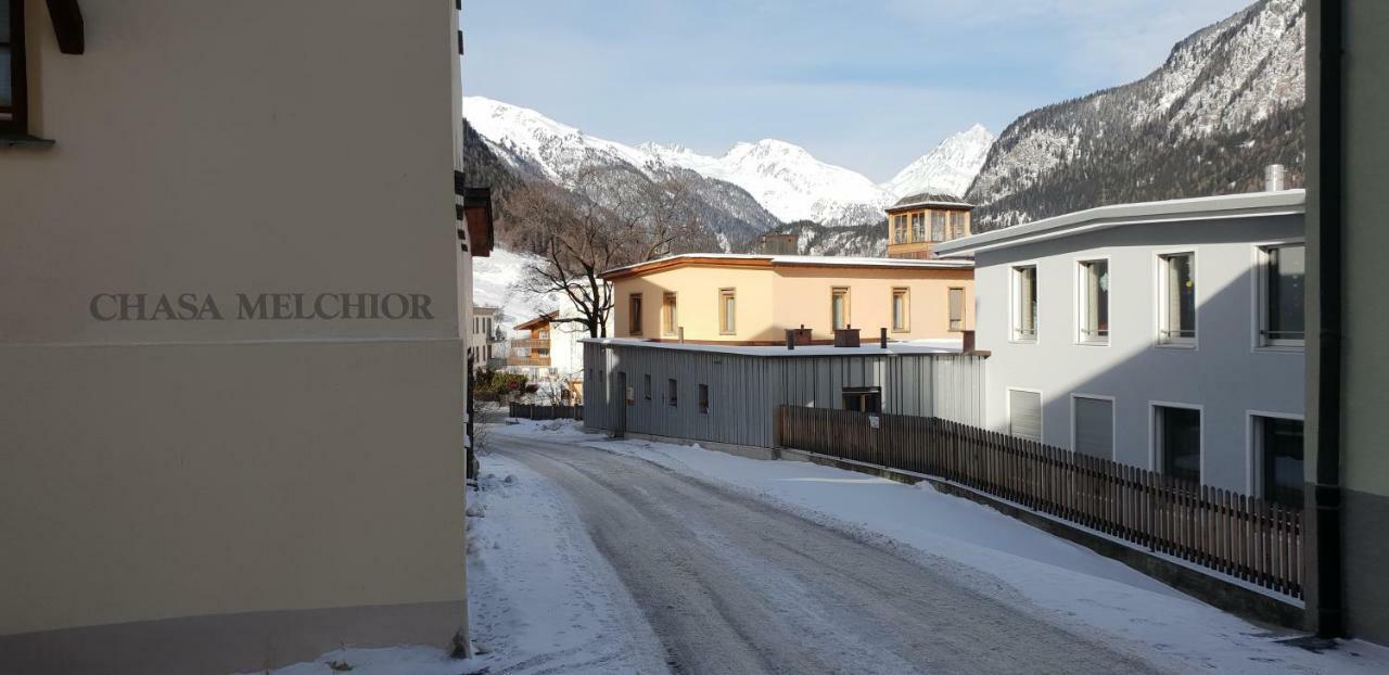 Chasa Melchior Lägenhet Zernez Exteriör bild